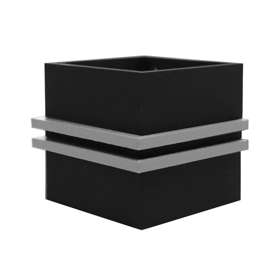 nastennyj-svetilnik-licht-2000-cube-braces-chernyj-1_jpg.webp
