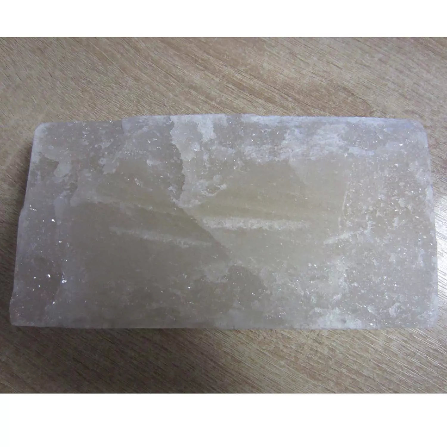 plitka-iz-beloj-gimalajskoj-soli-kolotaya-20kh10kh25-sm_jpg.webp